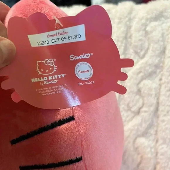 Hello Kitty A limited ed.  Sunshine Build-a-bear Hello Kitty. 13243 out of 82000 - Picture 5 of 10